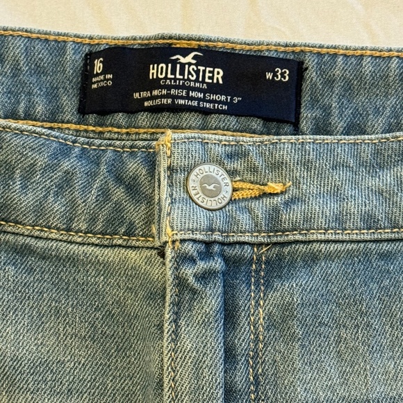 Hollister | NWT Ultra High Rise Distressed Denim Mom Shorts | Size 16 - Picture 8 of 9